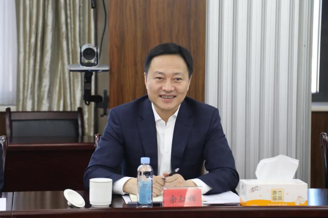 余紅輝、林展會(huì)見中國農(nóng)業(yè)銀行行長張青松一行(圖1)