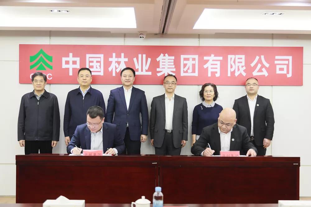 余紅輝會(huì)見(jiàn)寧波杭州灣新區(qū)管委會(huì)商務(wù)和市場(chǎng)監(jiān)管局局長(zhǎng)朱炎新(圖2)